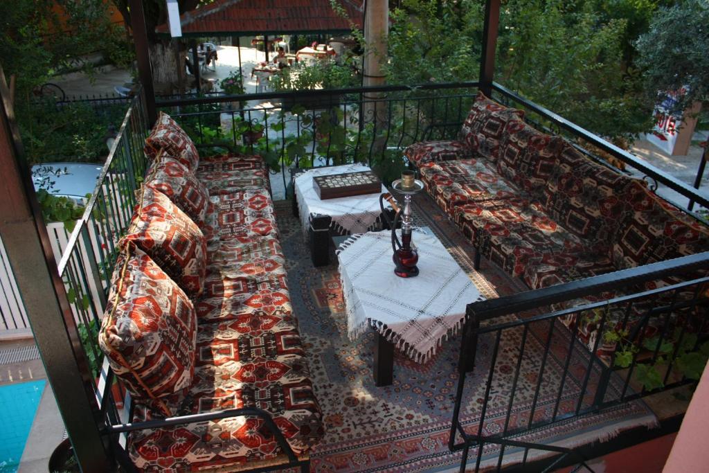 Sinter Terasse House
