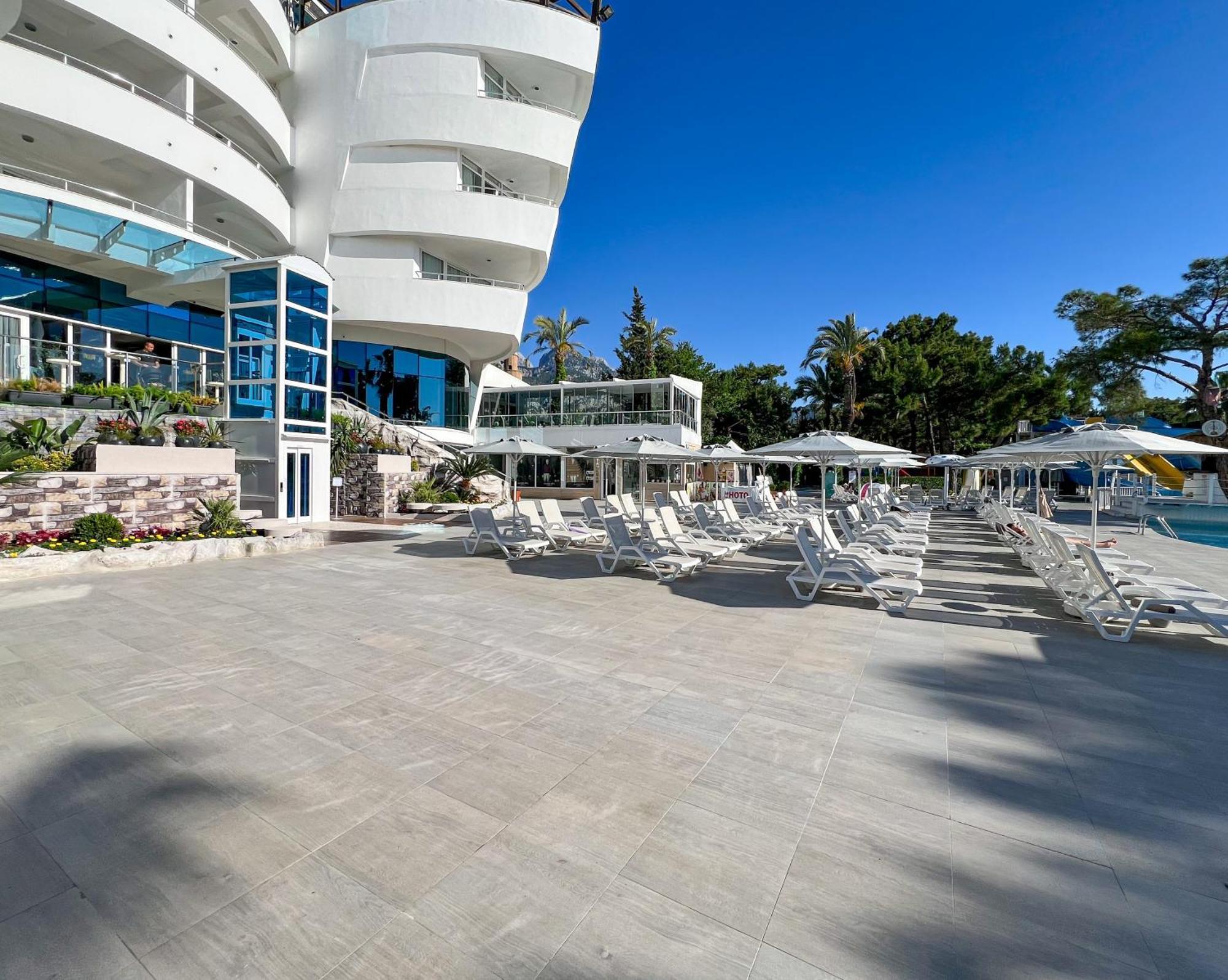 Catamaran Quality Times Resort Kemer
