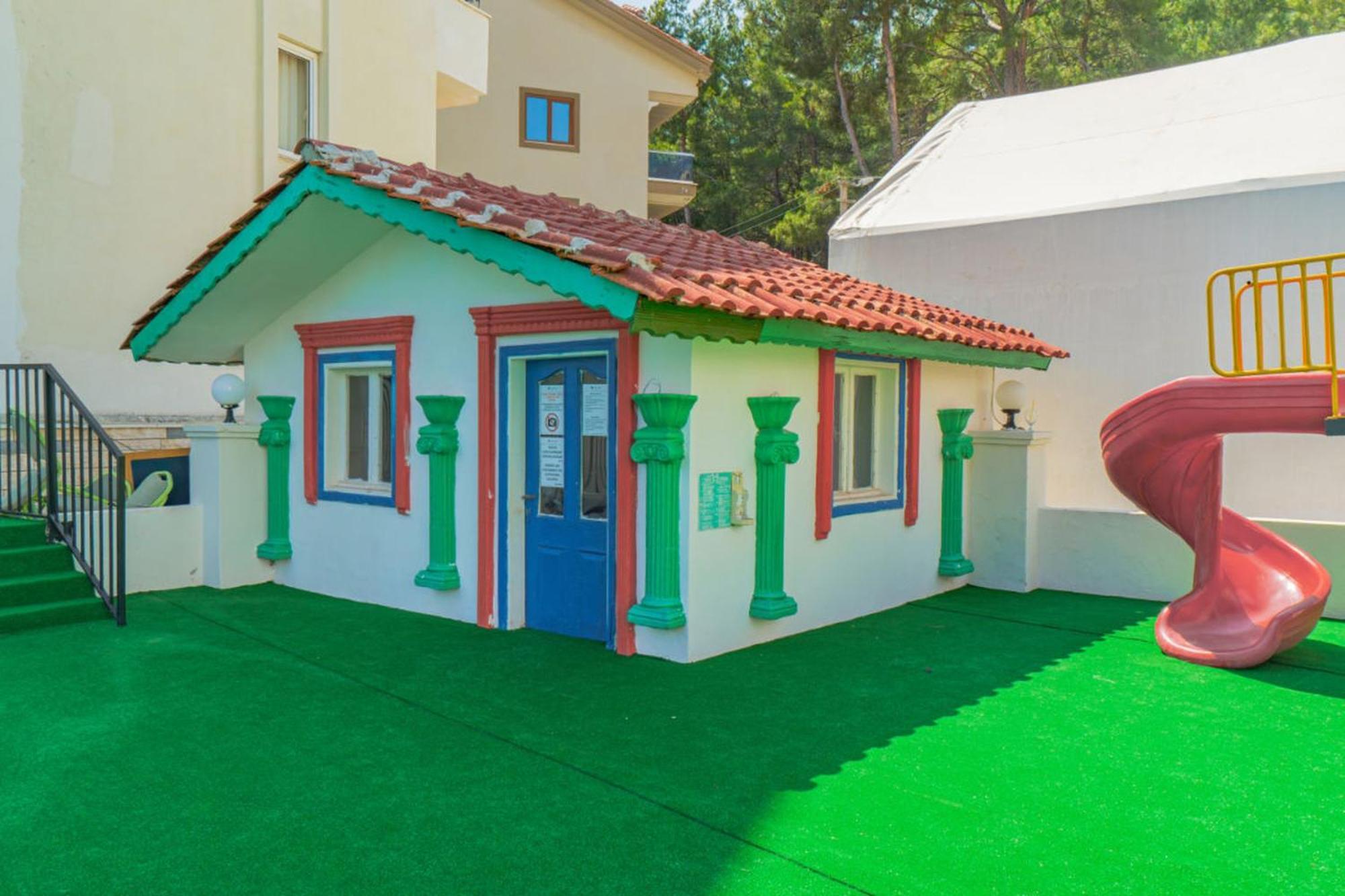Hotel Club Pineta 4*