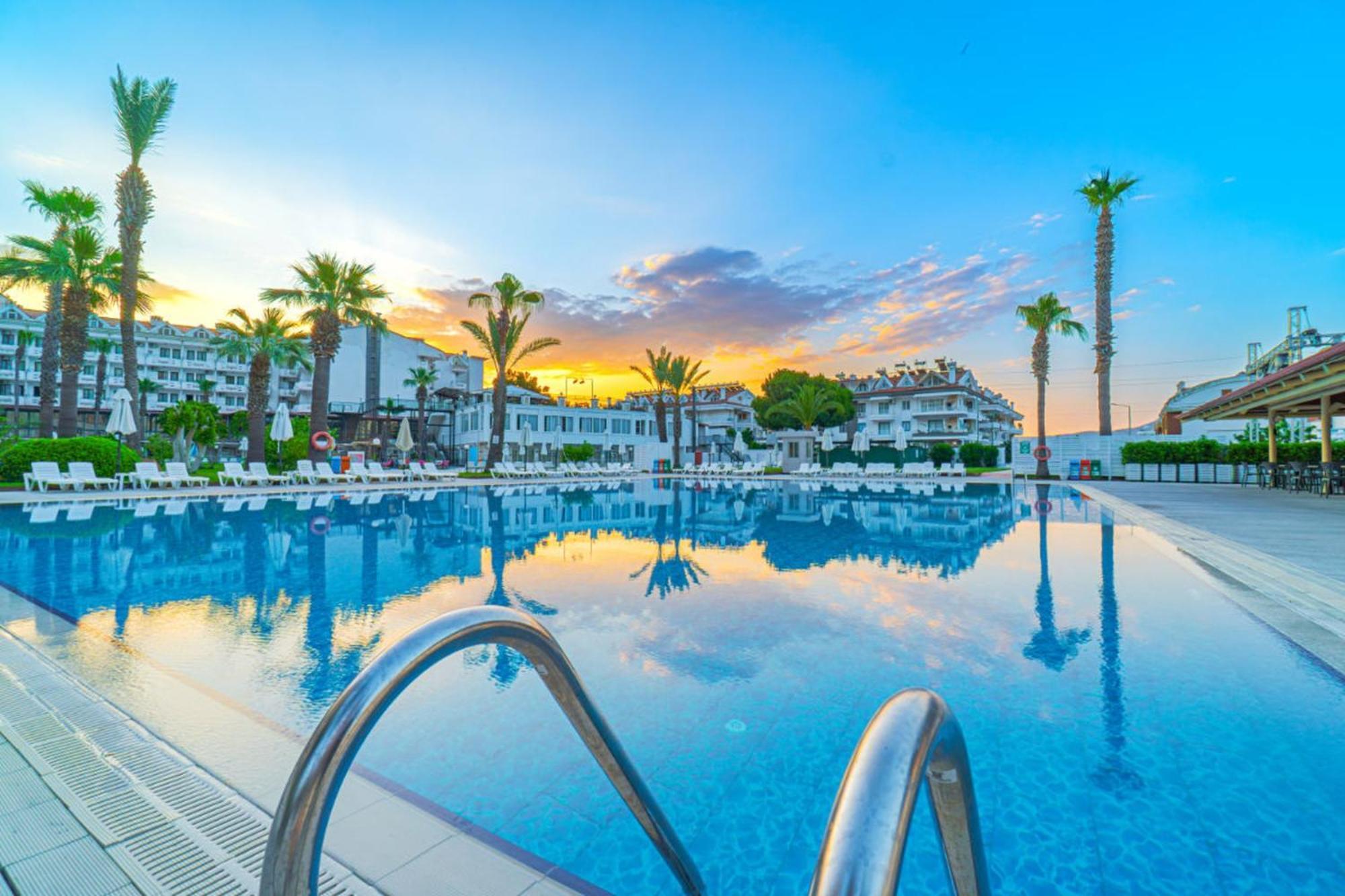 Club Pineta Hotel 4*