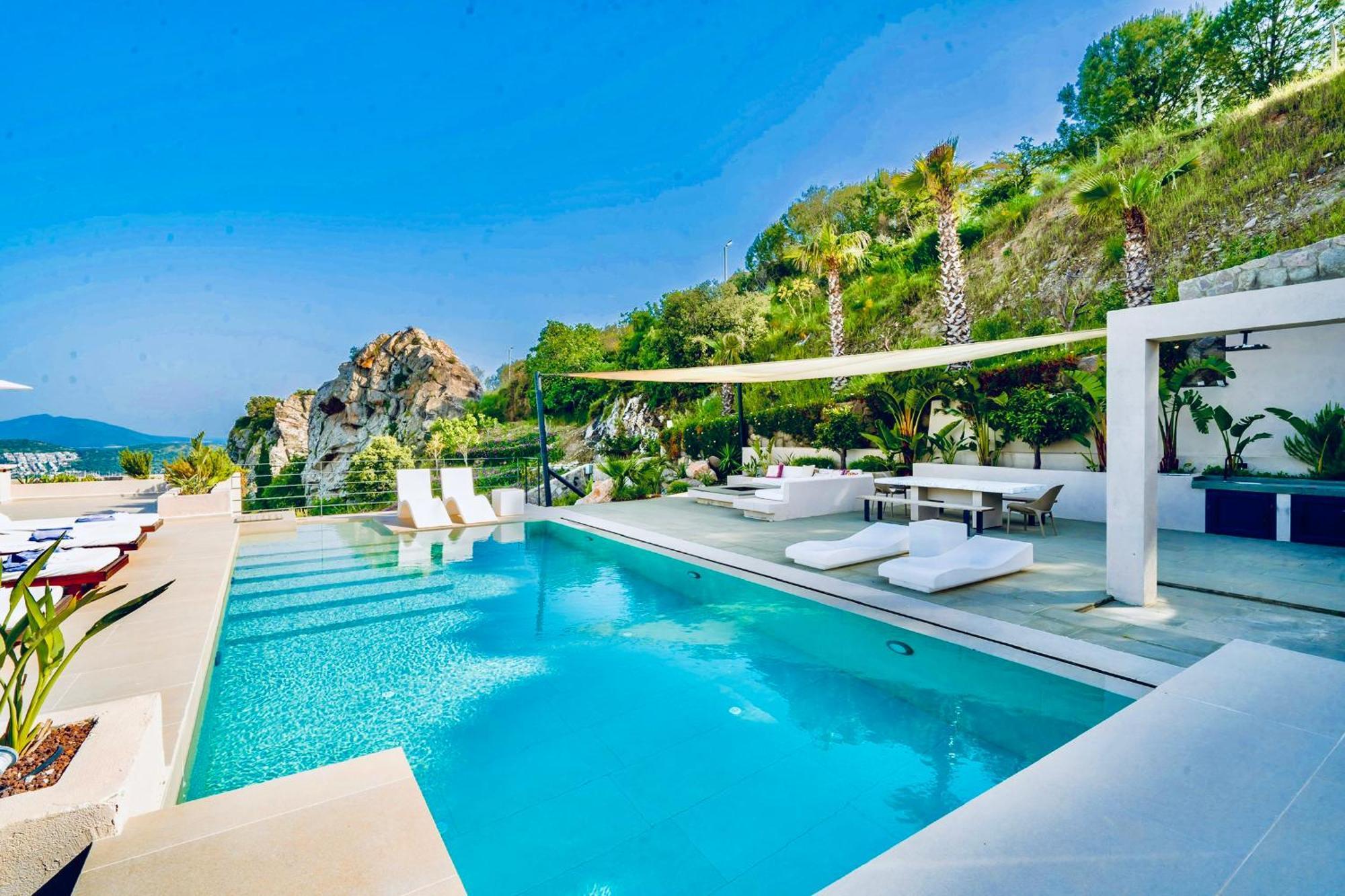 Mansion With Sea And Rocks View, Housekeeper, Breakfast * Bitez