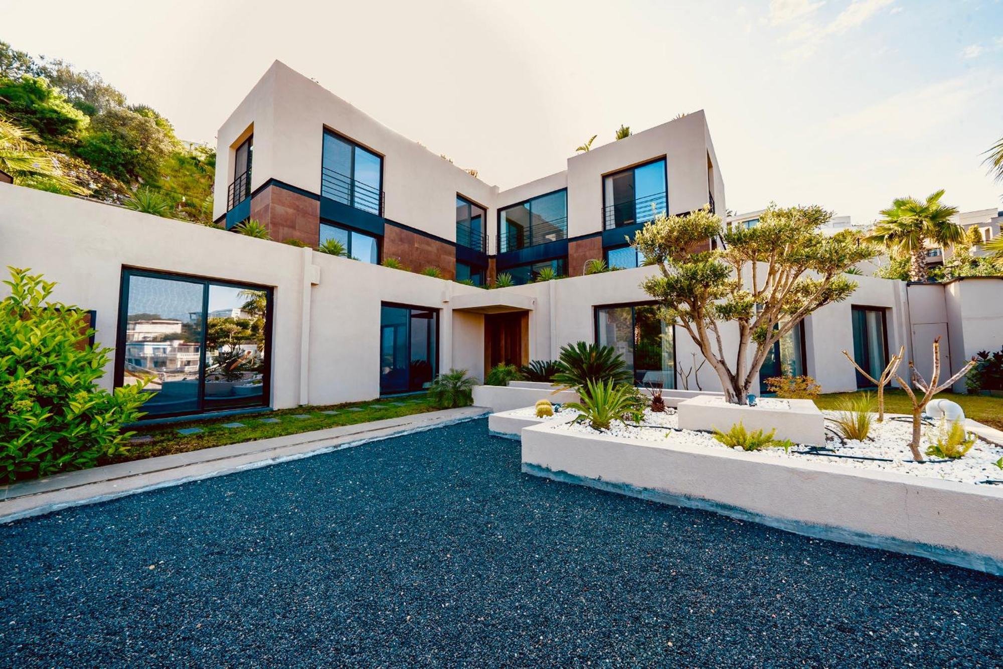 Villa Mansion With Sea And Rocks View, Housekeeper, Breakfast