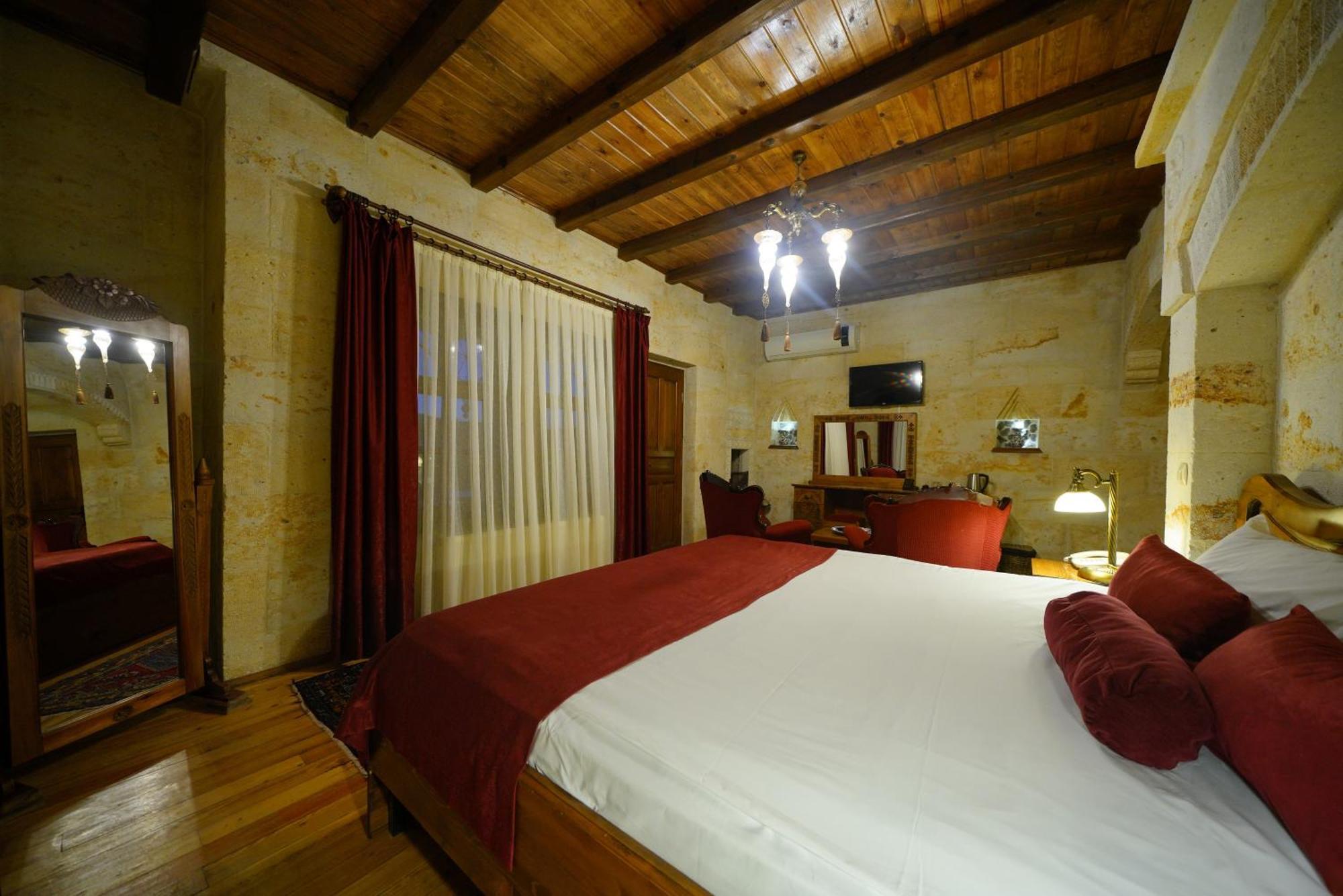 Harman Cave Hotel 2*