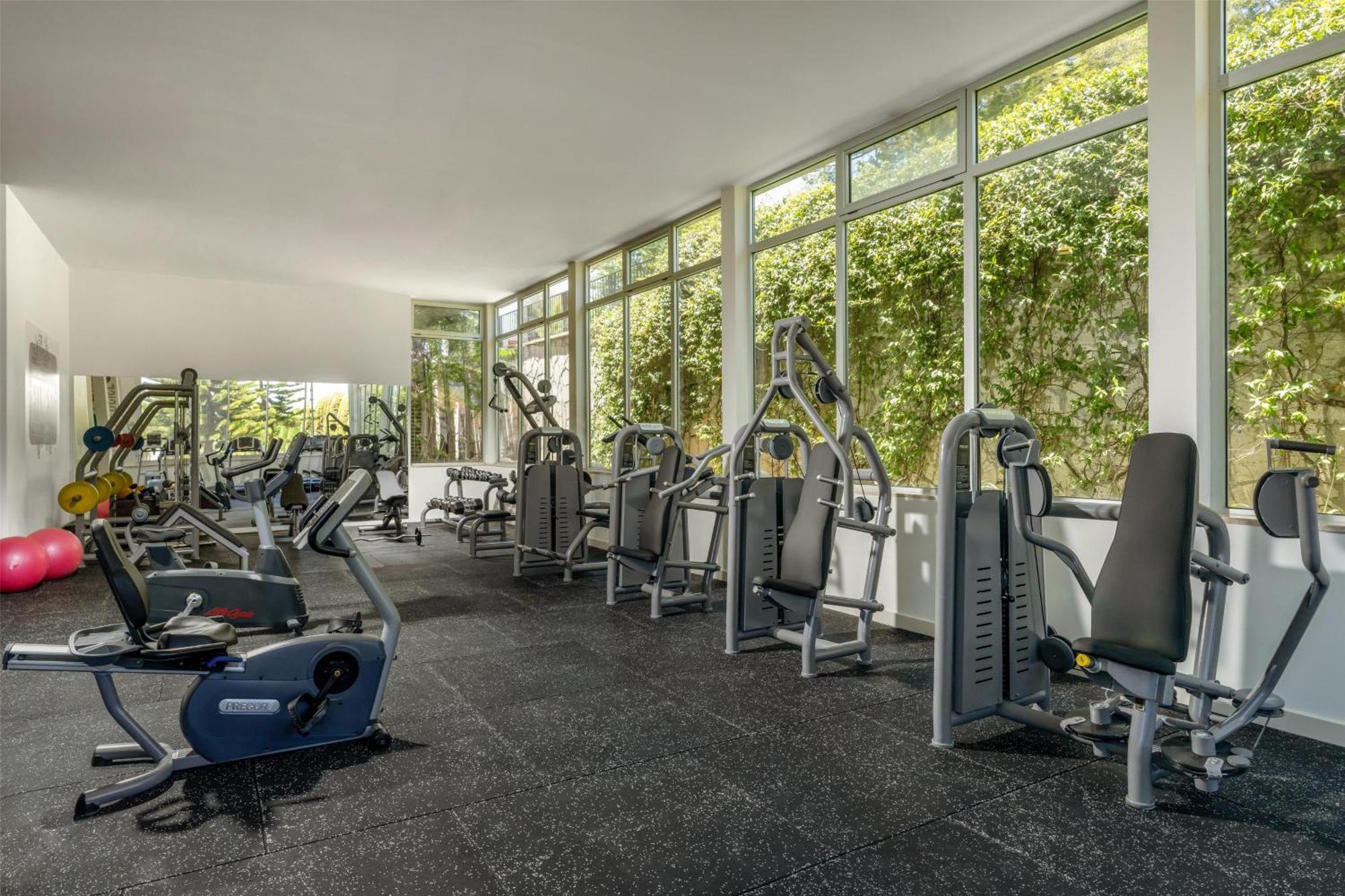Radisson Blu &