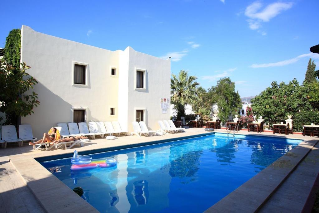 Paloma Hotel 2*