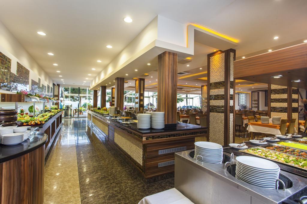 Hotel Kleopatra Ada 4*