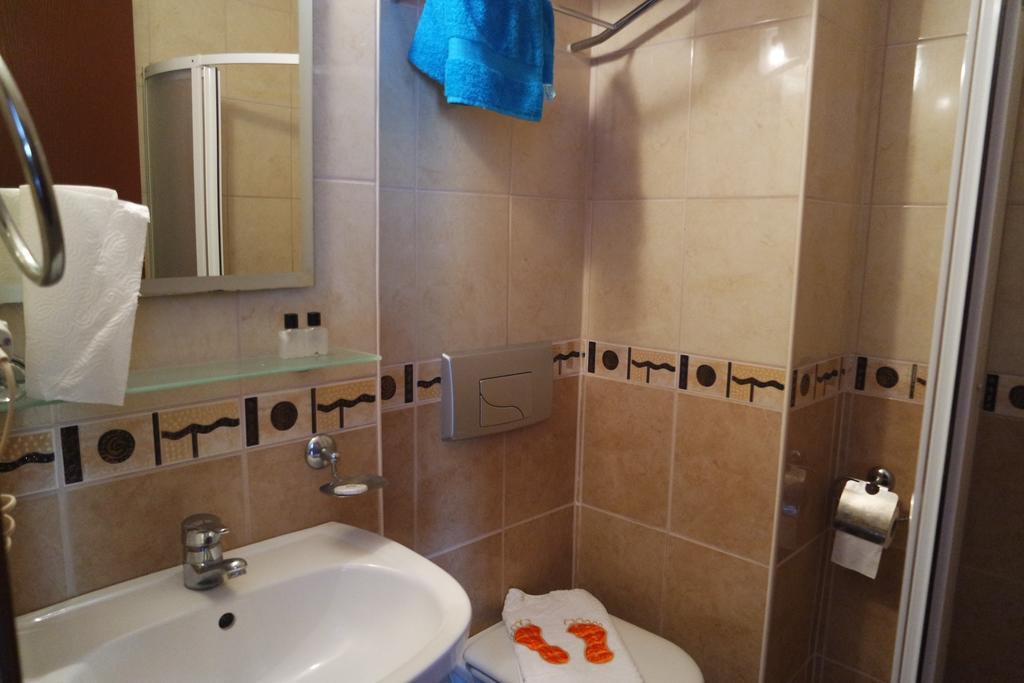Glory Hotel 3*