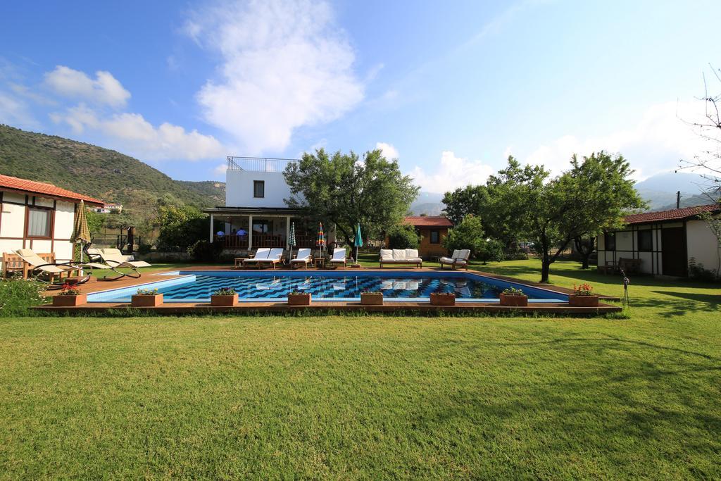 Bal Badem Bed & Breakfast *