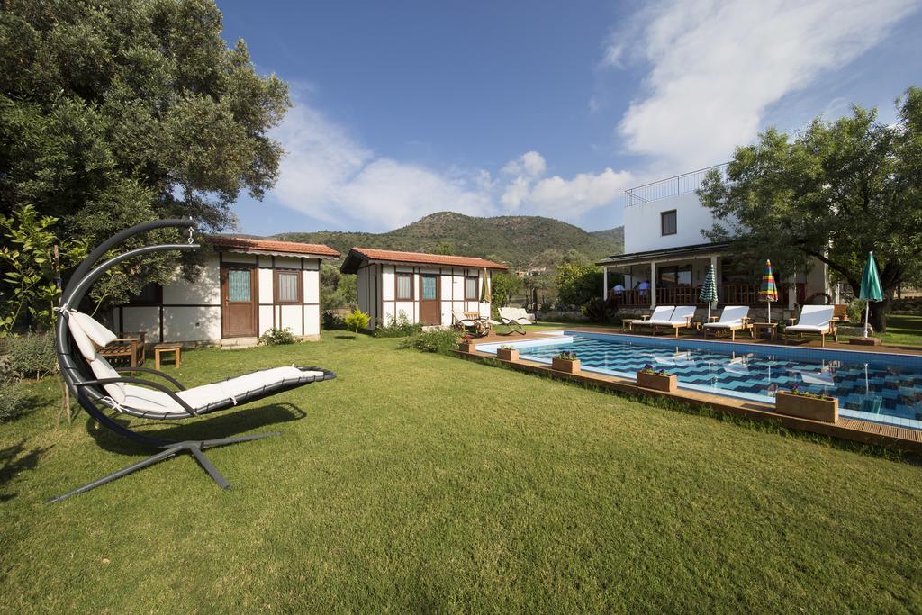 Bal Badem Bed & Breakfast *