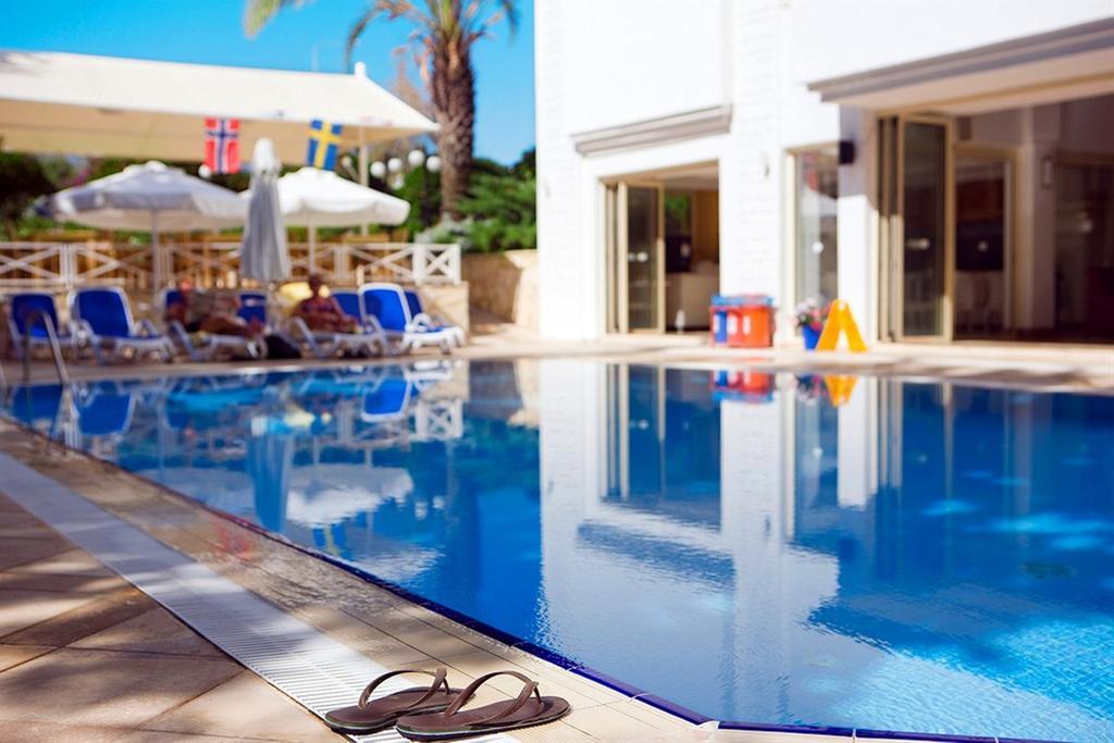 Adora Hotel 3*