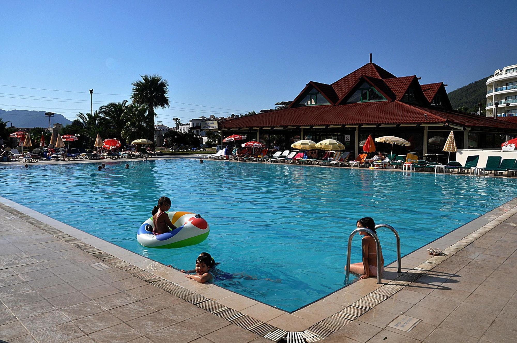 Club Pineta Hotel 3*