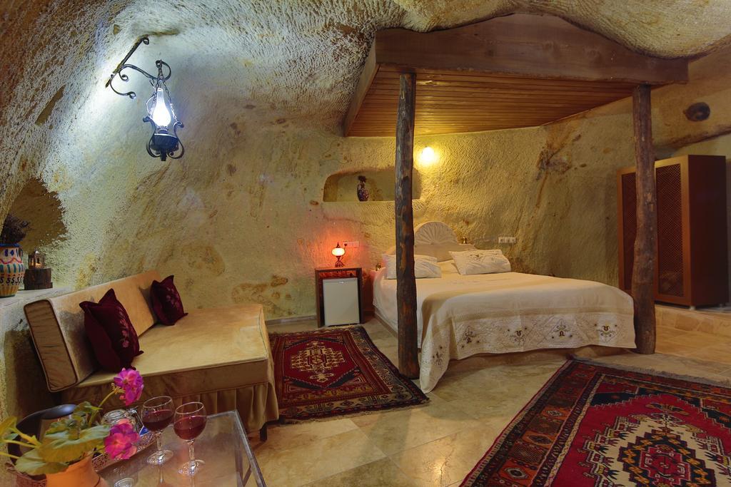 Jerveni Cave Hotel