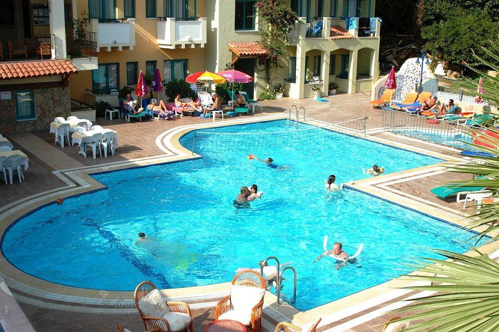 Montebello Deluxe Hotel 3*