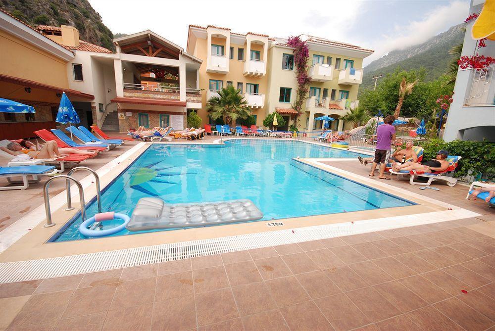 Montebello Deluxe Hotel 3*