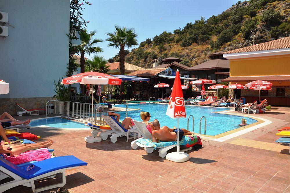 Montebello Deluxe Hotel
