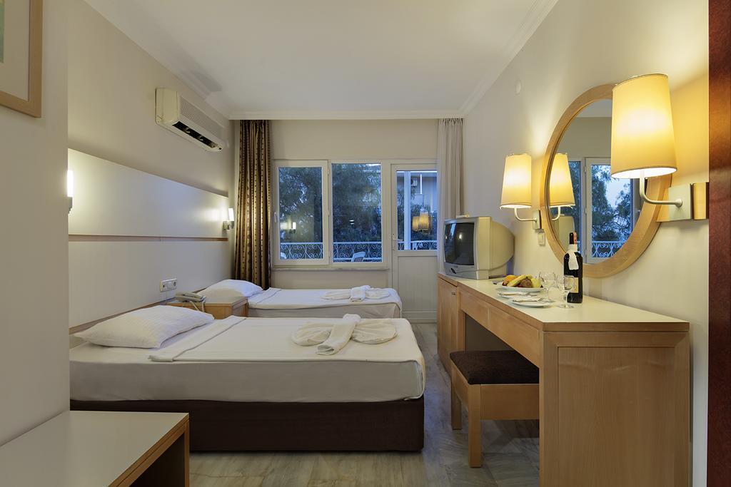 Hotel Larissa Club 4*