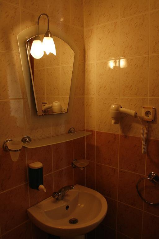 Yarar Hotel *