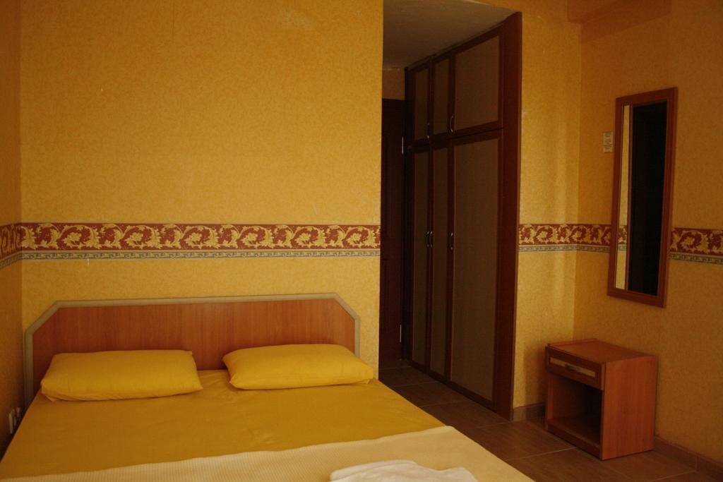 Yarar Hotel