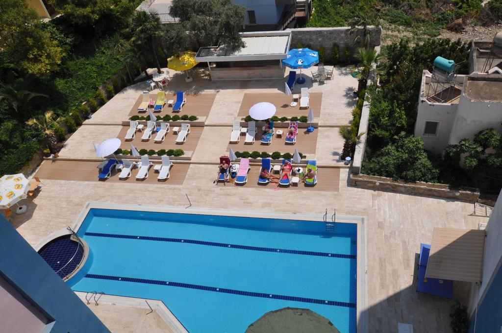 Happy Aparthotel 3*