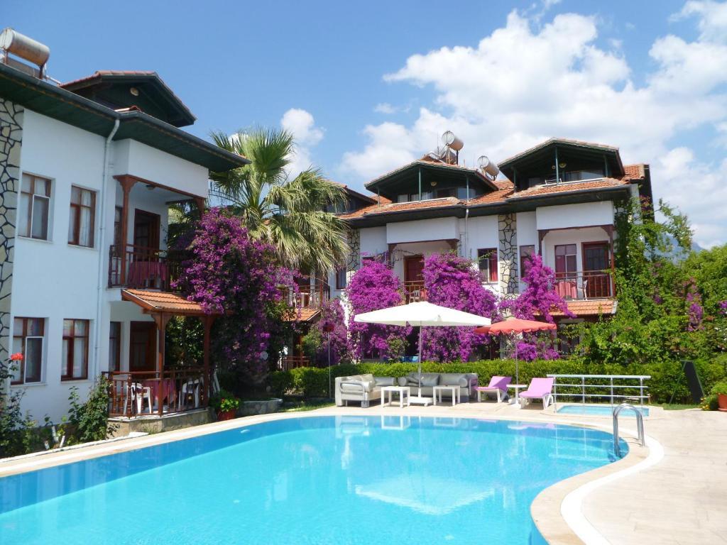 B.c. Alya Aparthotel 2*