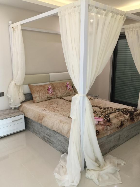 Luxury Apt In Konak Seaside Homes With A Sea Front View And A Private Beach Apartment