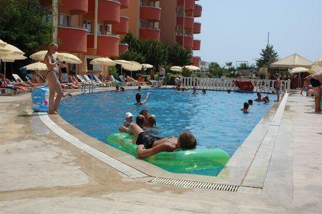 Aparthotel Grand Uysal & 3*