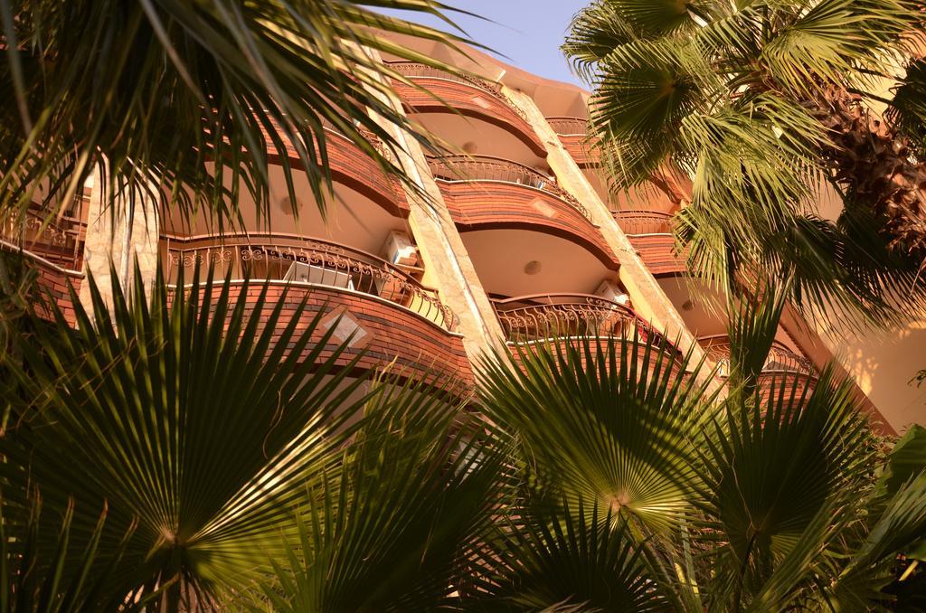 Ikbal Hotel Side