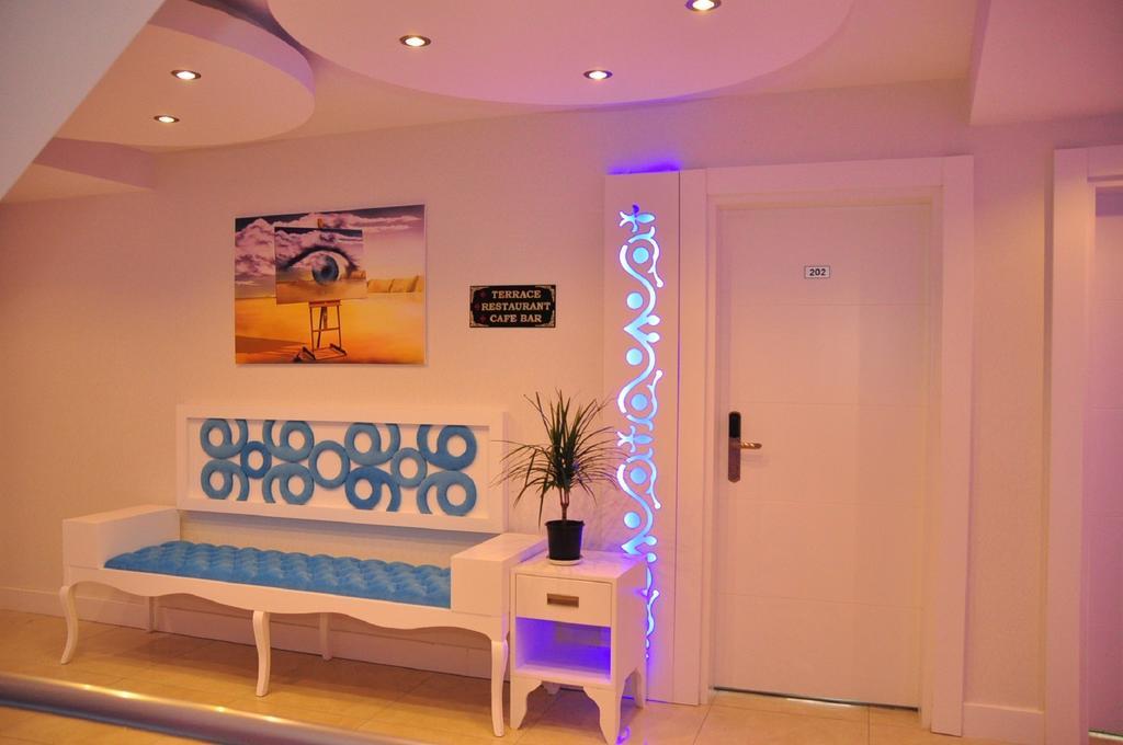 Aura Boutique Side