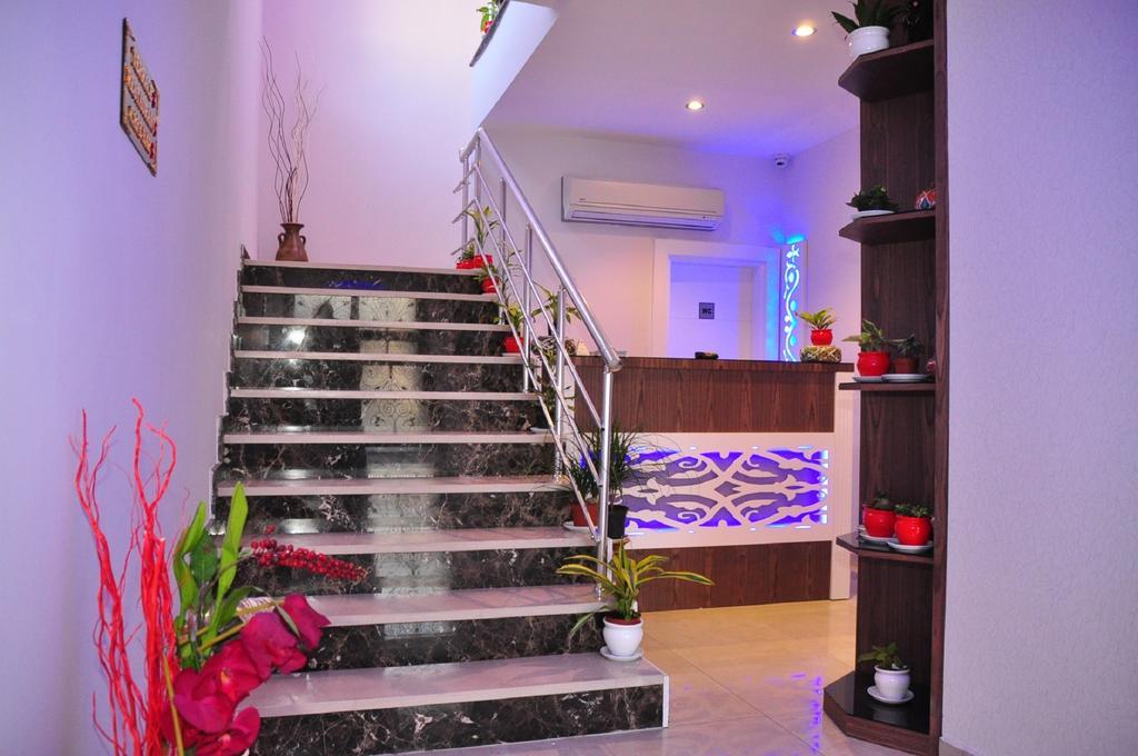 Aura Boutique 3* Side