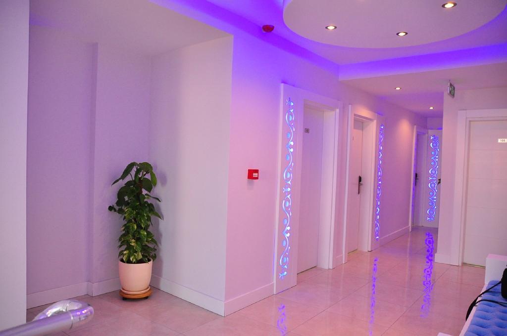 Aura Boutique Hotel 3*