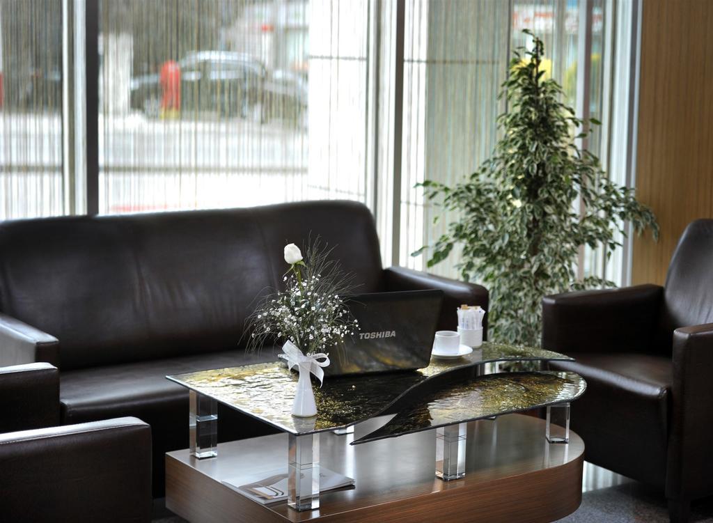 Rhiss Bostanci Istanbul
