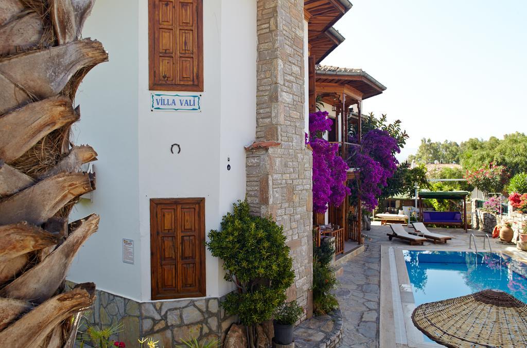 Vali Aparthotel 3*