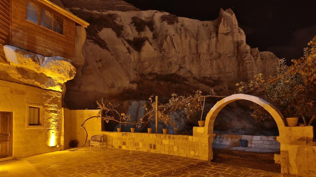 Garden Cave Hostel *