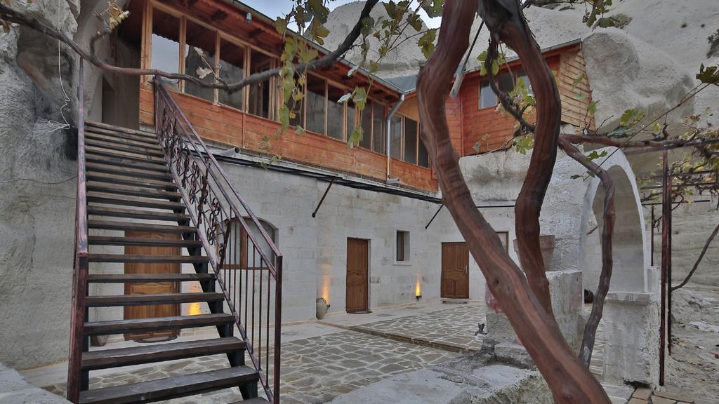 Garden Cave Hostel *