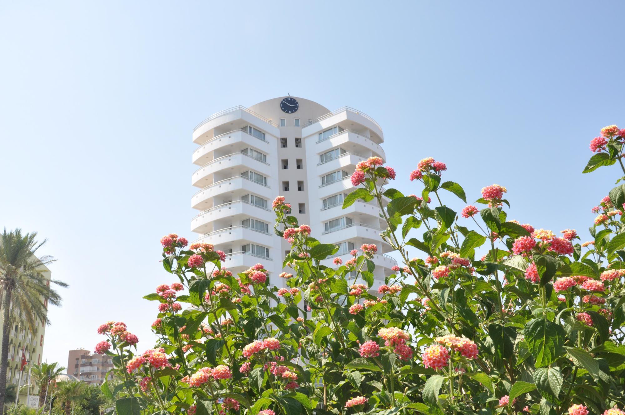 Hotel The Corner Park 3*