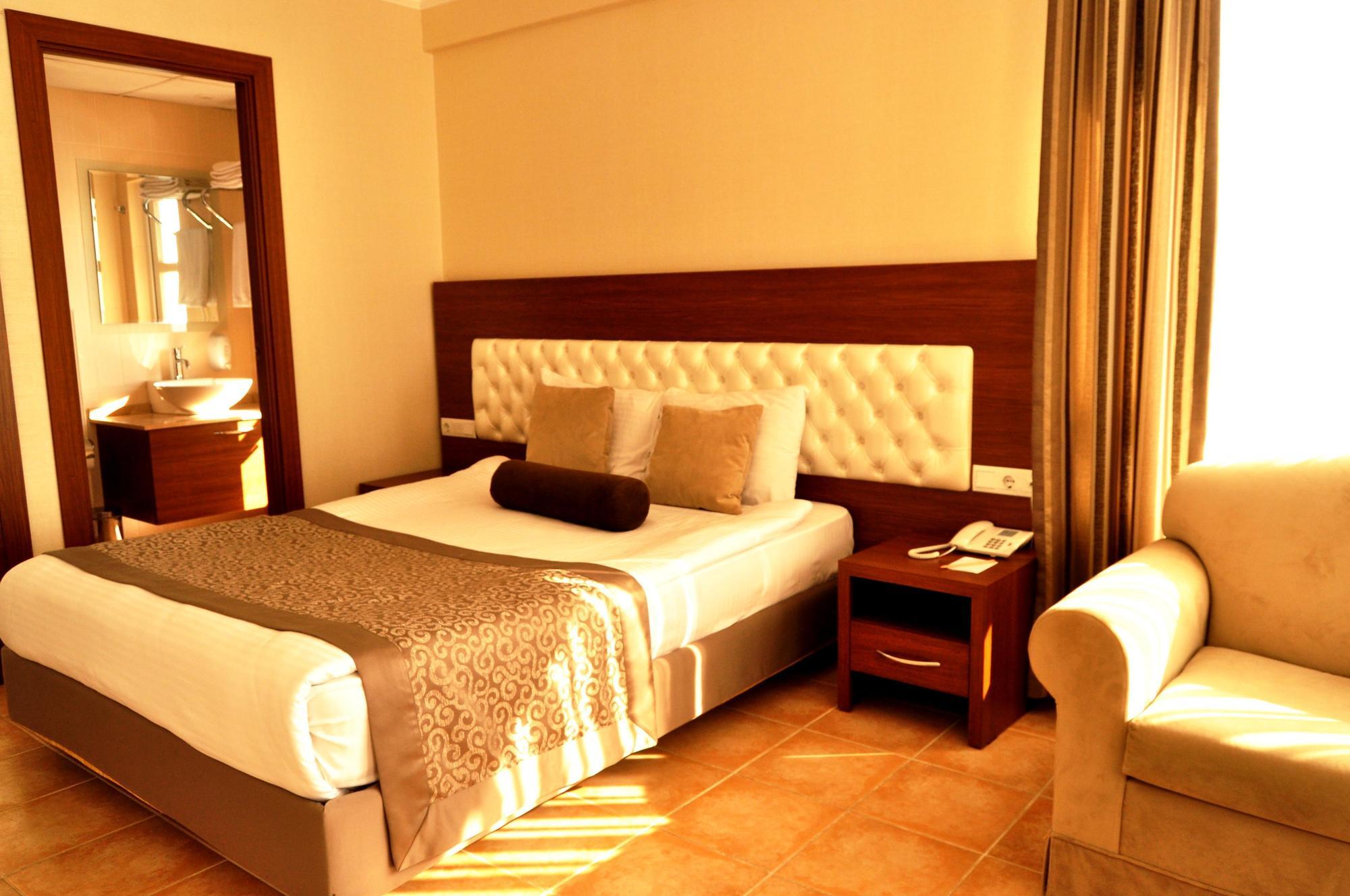 Hotel The Corner Park 3*