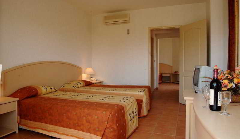 Aska Just In Resort