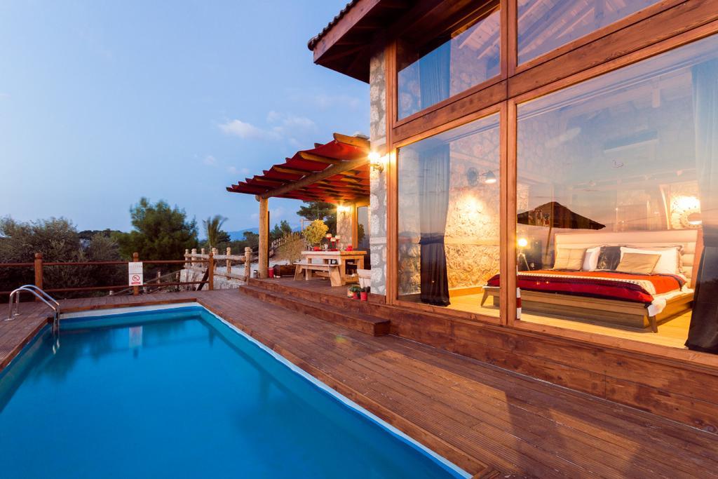 Hotel Prima Donna - Couples Only *