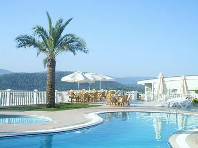 Flamingo Country Club Apartment Complex