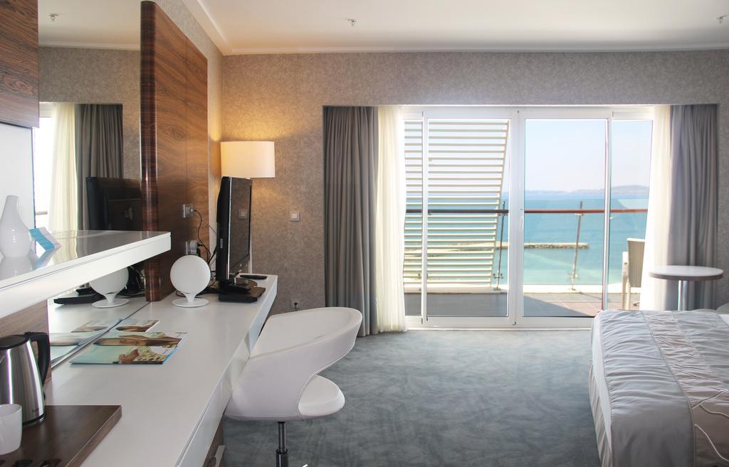 Hotel Gold Island