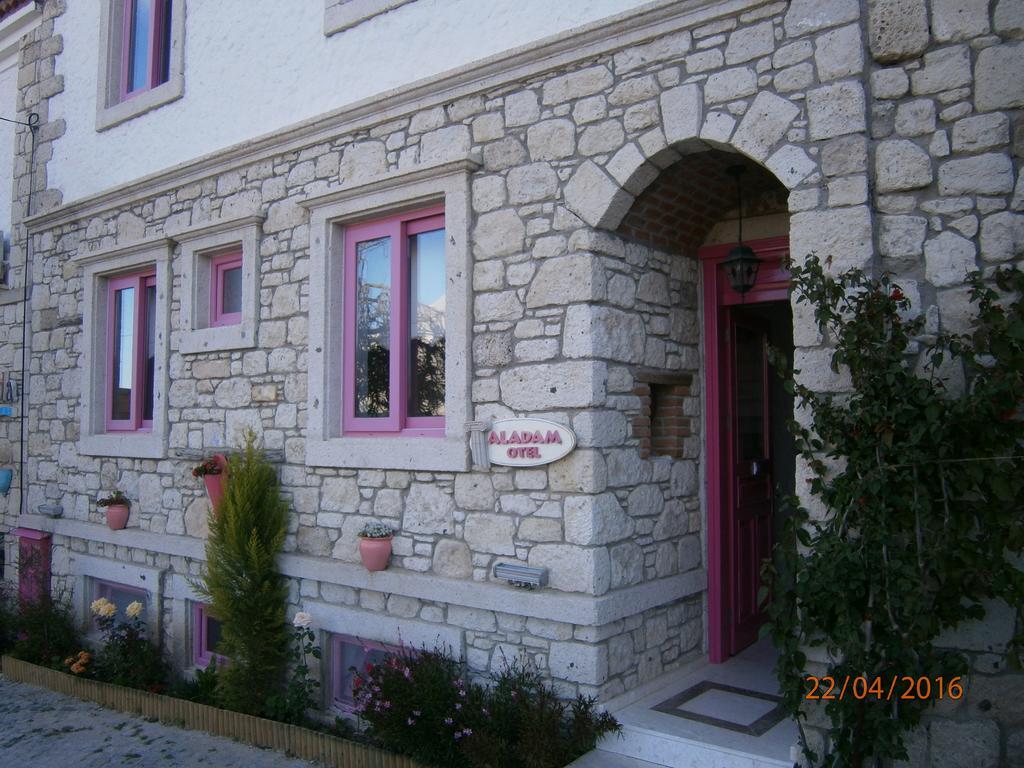 Aladam Bed & Breakfast *