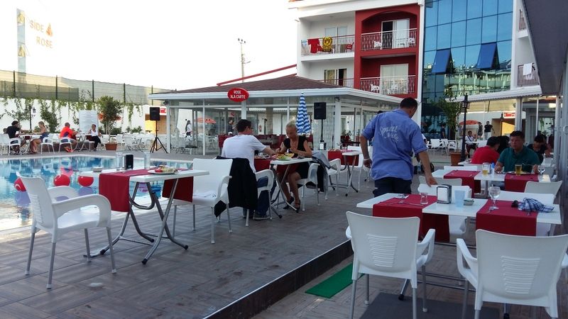 Rose Hotel Side