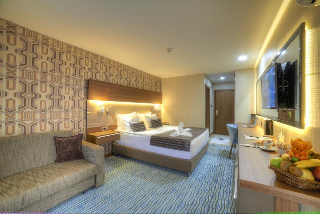 Hotel Saffron 4*