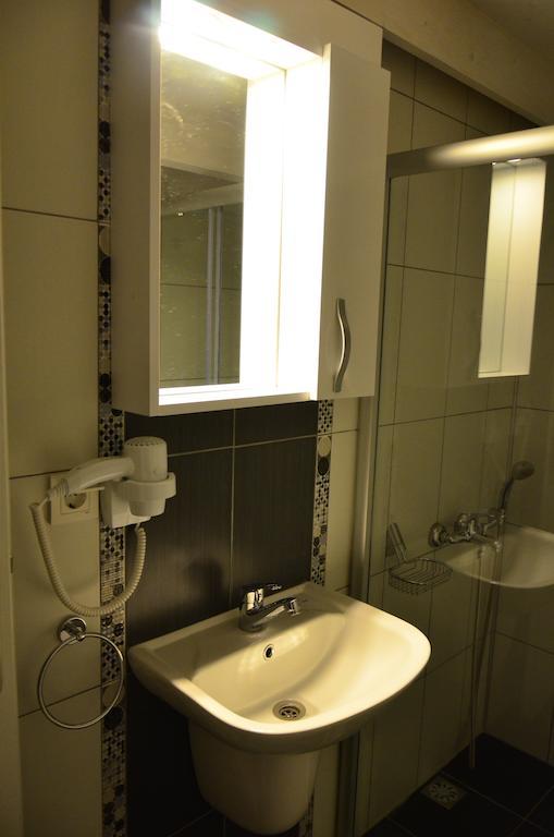 Lukkies Bed & Breakfast 3*