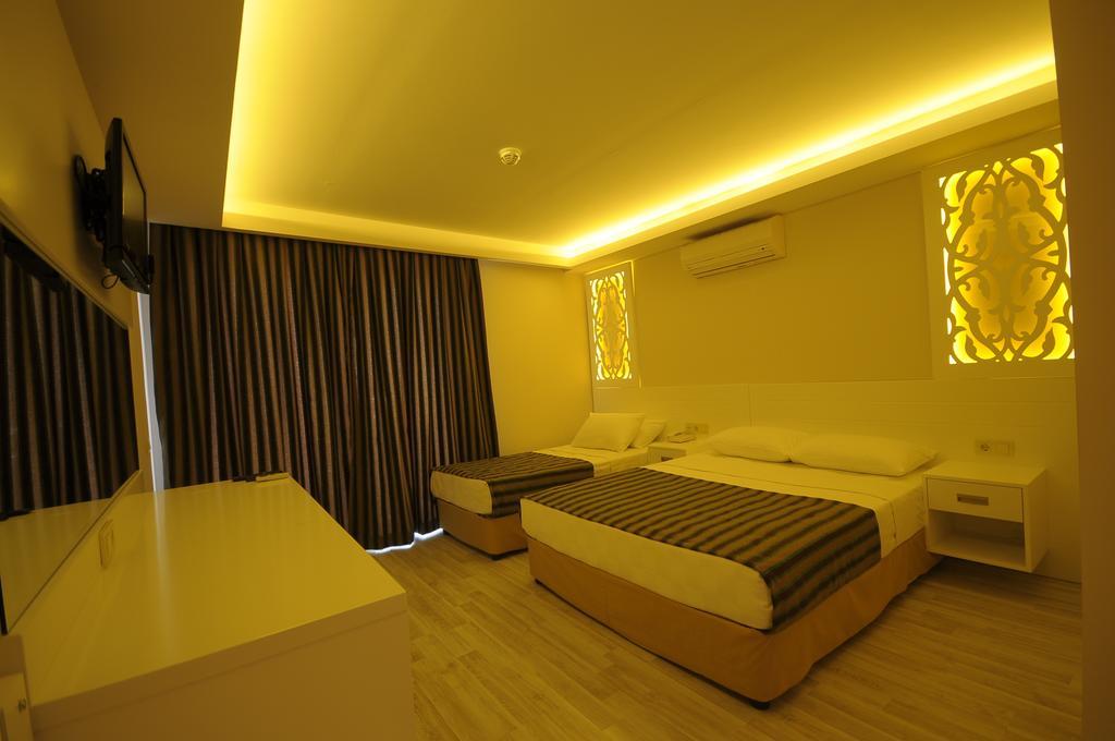 Aura Boutique Side