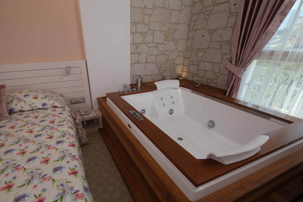 Cella & Ephesus Hotel *