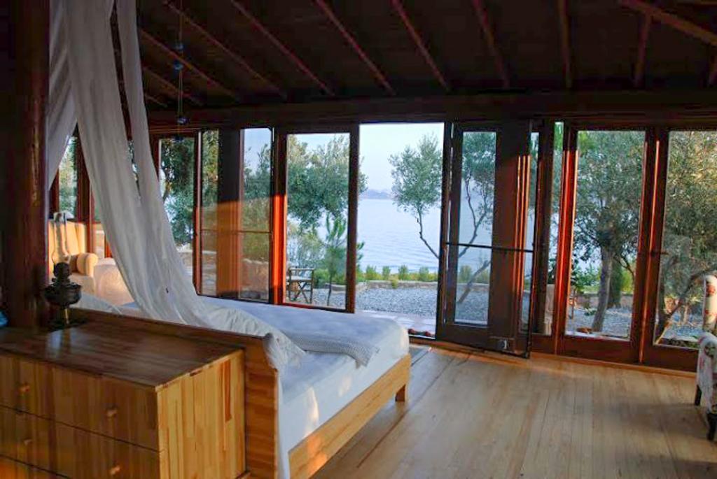 Yacht Club Guest house