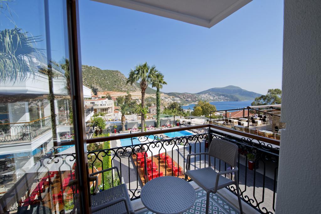 Samira Exclusive & Kalkan