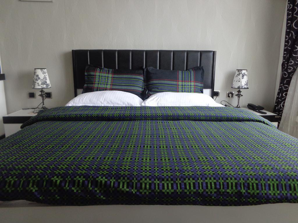 Serapion Hotel *