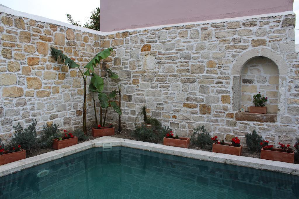 Eski Tas Cesme